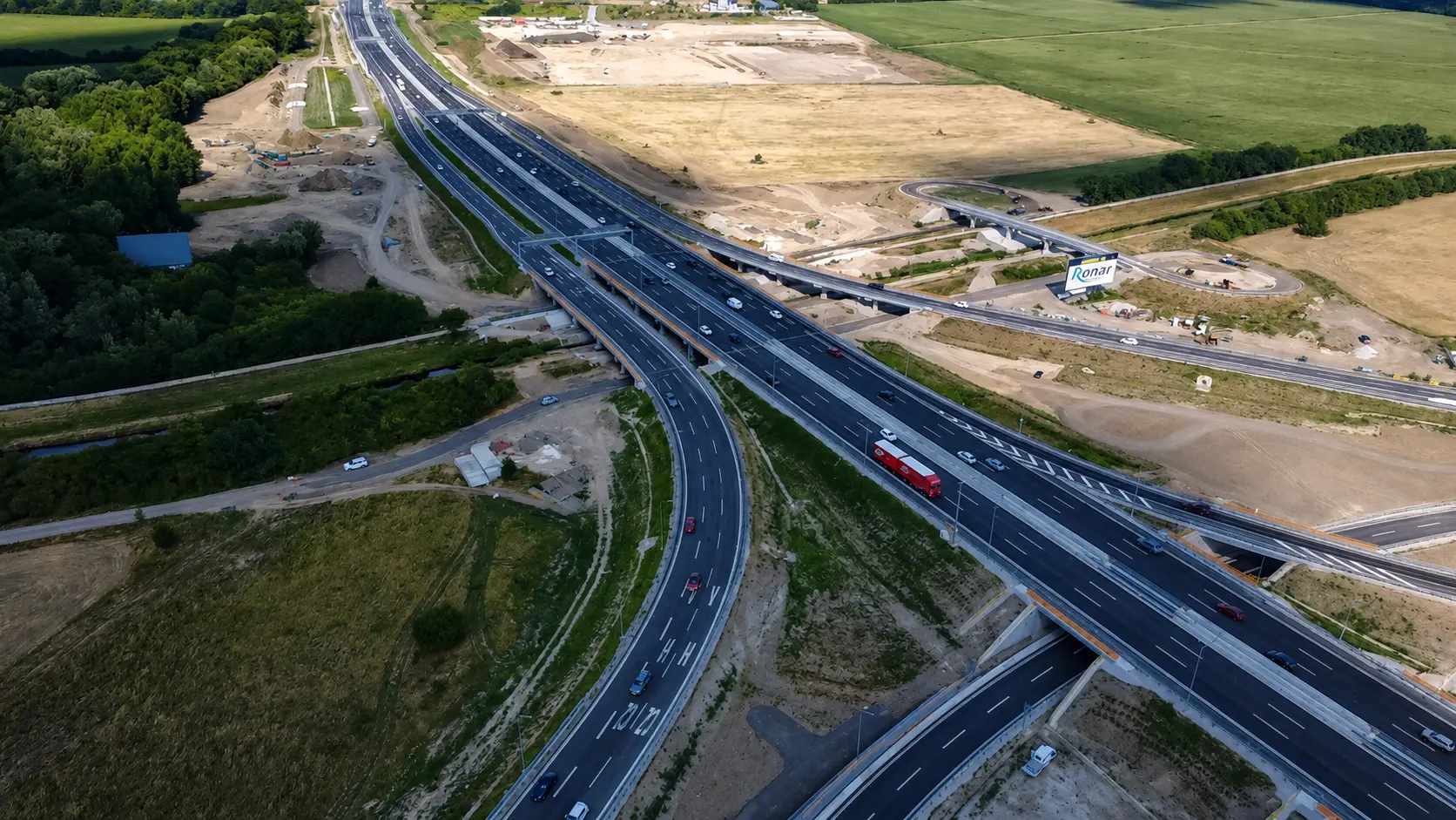 Dronový záber križovatky dialnice D4